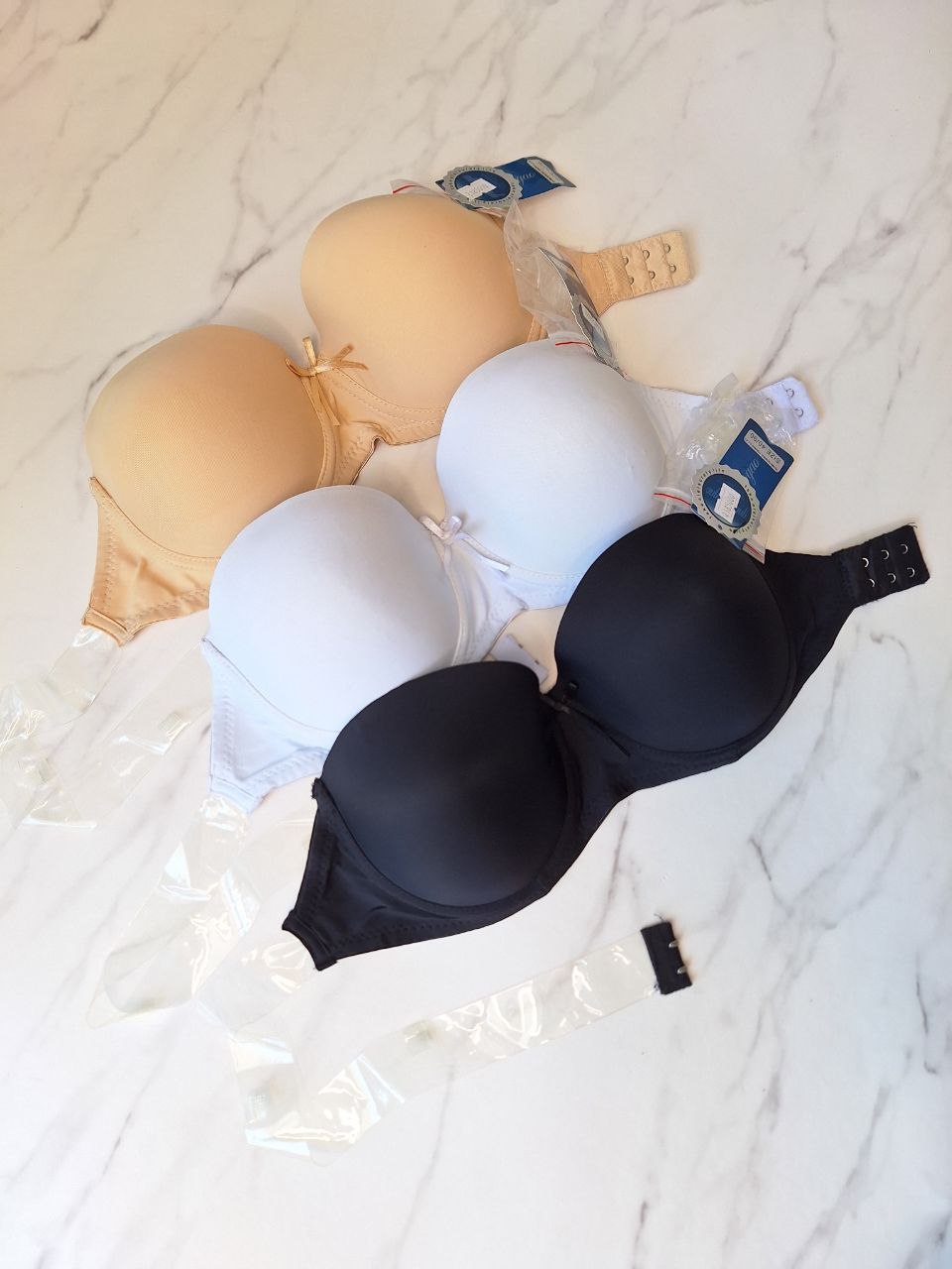 سوتین اسفنجی پشت شیشه ای دکلته