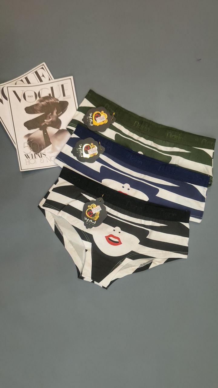 شورت جنیفری طرح لب