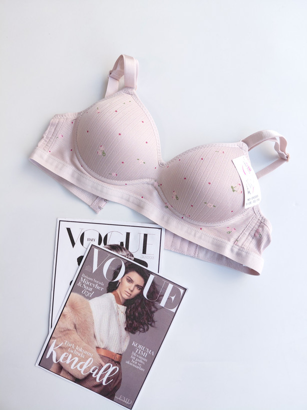 سوتین اسفنجی لایه نازک بدون فنر زنانه